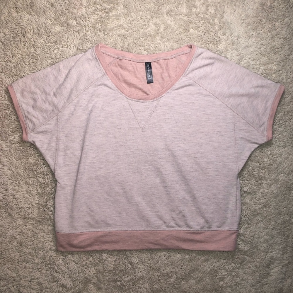 5/$20 Ambrielle size medium short sleeve sweater